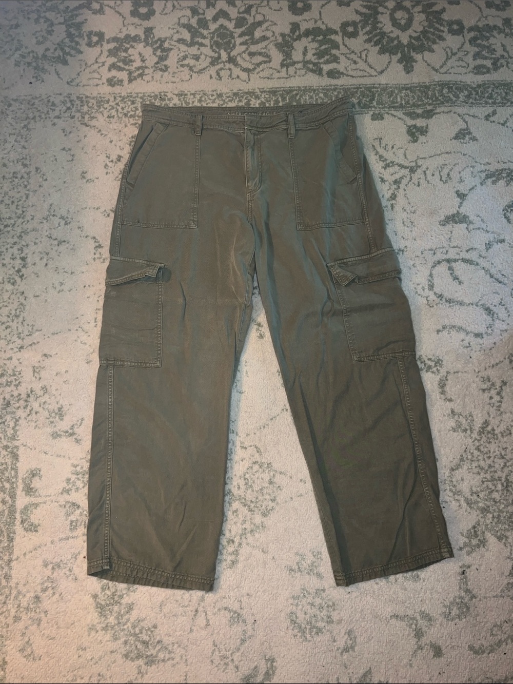 American Eagle Outfitters Olive Green Cargo Pants - Multiple Pockets